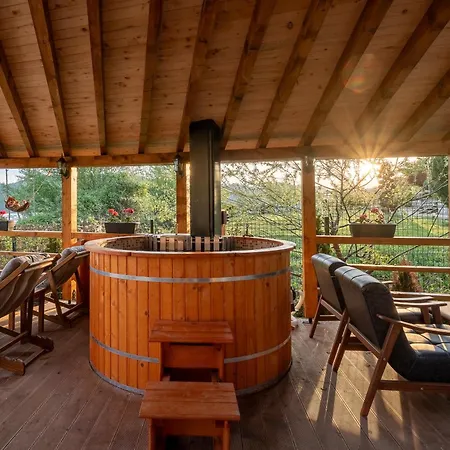 Mobi Dick Family غلافاتارتسي