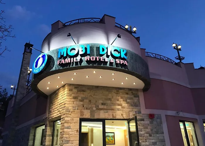 فندق Mobi Dick Family غلافاتارتسي