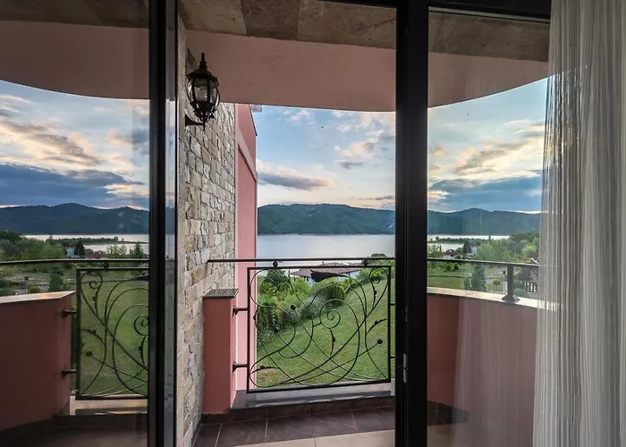 Mobi Dick Family غلافاتارتسي