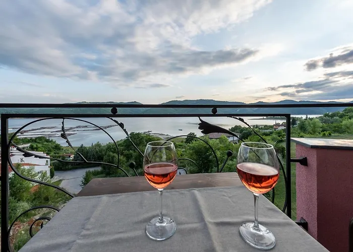 Mobi Dick Family غلافاتارتسي